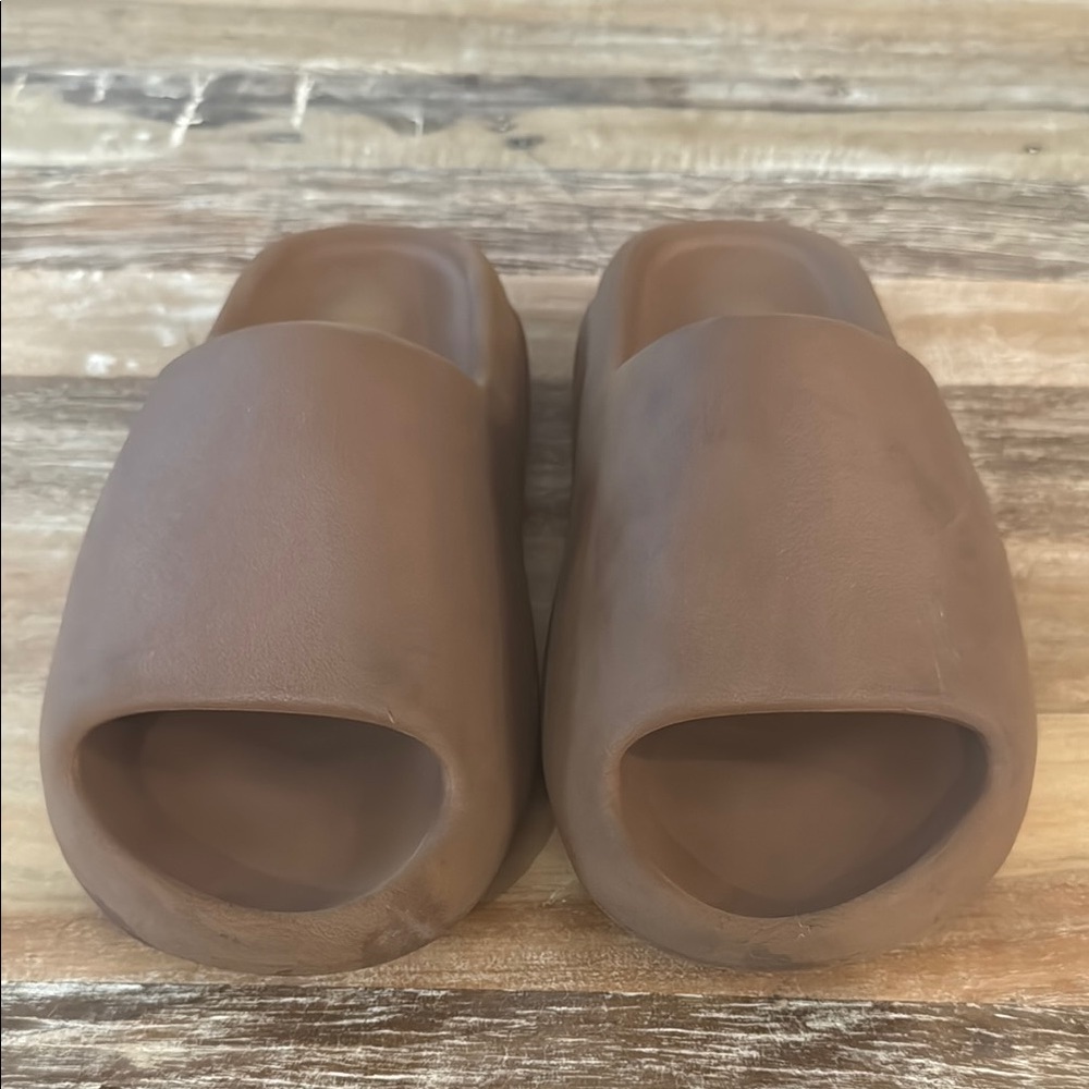 Yeezy Slides Flax
